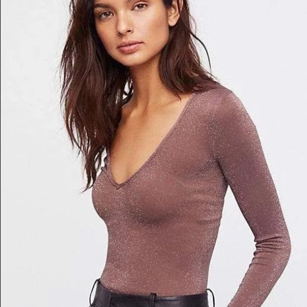 ☀️Free People Seamless solid deep v ☀️